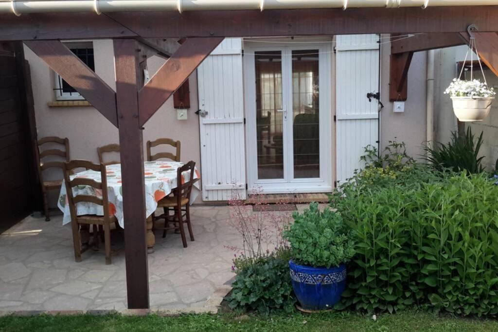Agreable Logement Dans Petit Village Sud-Essonne Champcueil Eksteriør bilde